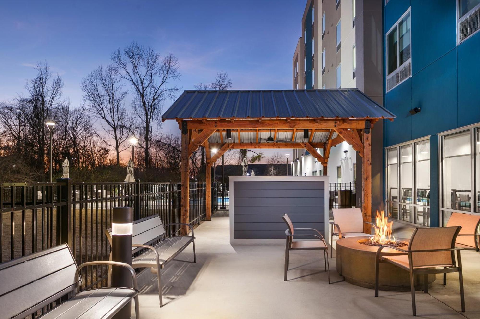 Holiday Inn Express Chattanooga - Hamilton Place Екстериор снимка